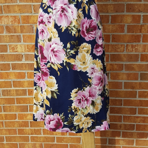 CLEO Apparel skirt - Picture 2 of 5